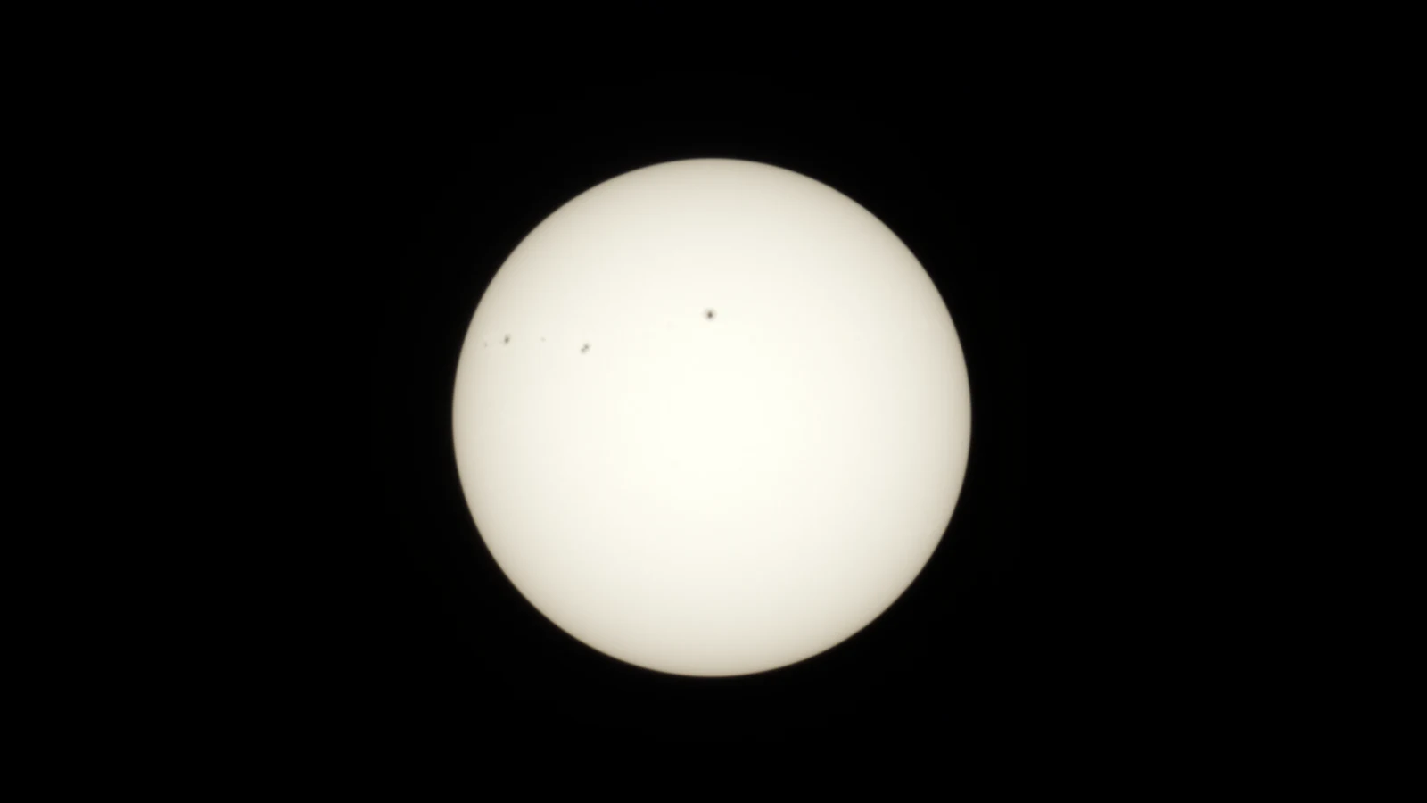 stacked-16_Sun_0.000313s0_VIS_20260303-111658327.fits FITS Preview